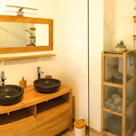 Superbe Extérieur, 2 Chambres, Parking * La Rochelle (Charente-Maritime)