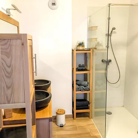 Superbe Extérieur, 2 Chambres, Parking *