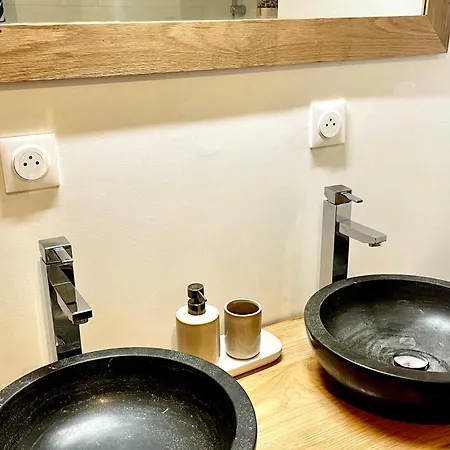 Superbe Extérieur, 2 Chambres, Parking La Rochelle (Charente-Maritime)